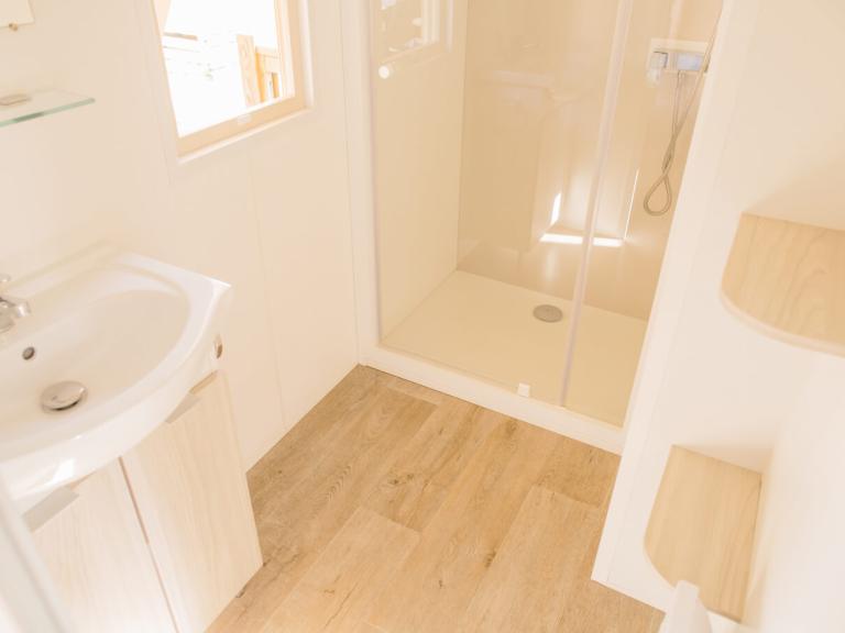 mobil-home cosy salle de bains