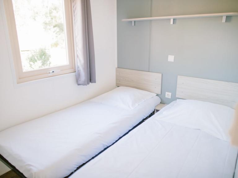 mobil-home cosy chambre 2 lits