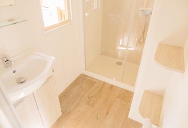 mobil-home cosy salle de bains
